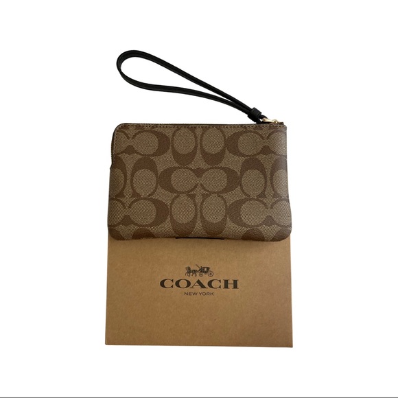 Coach Wristlet 🤎
